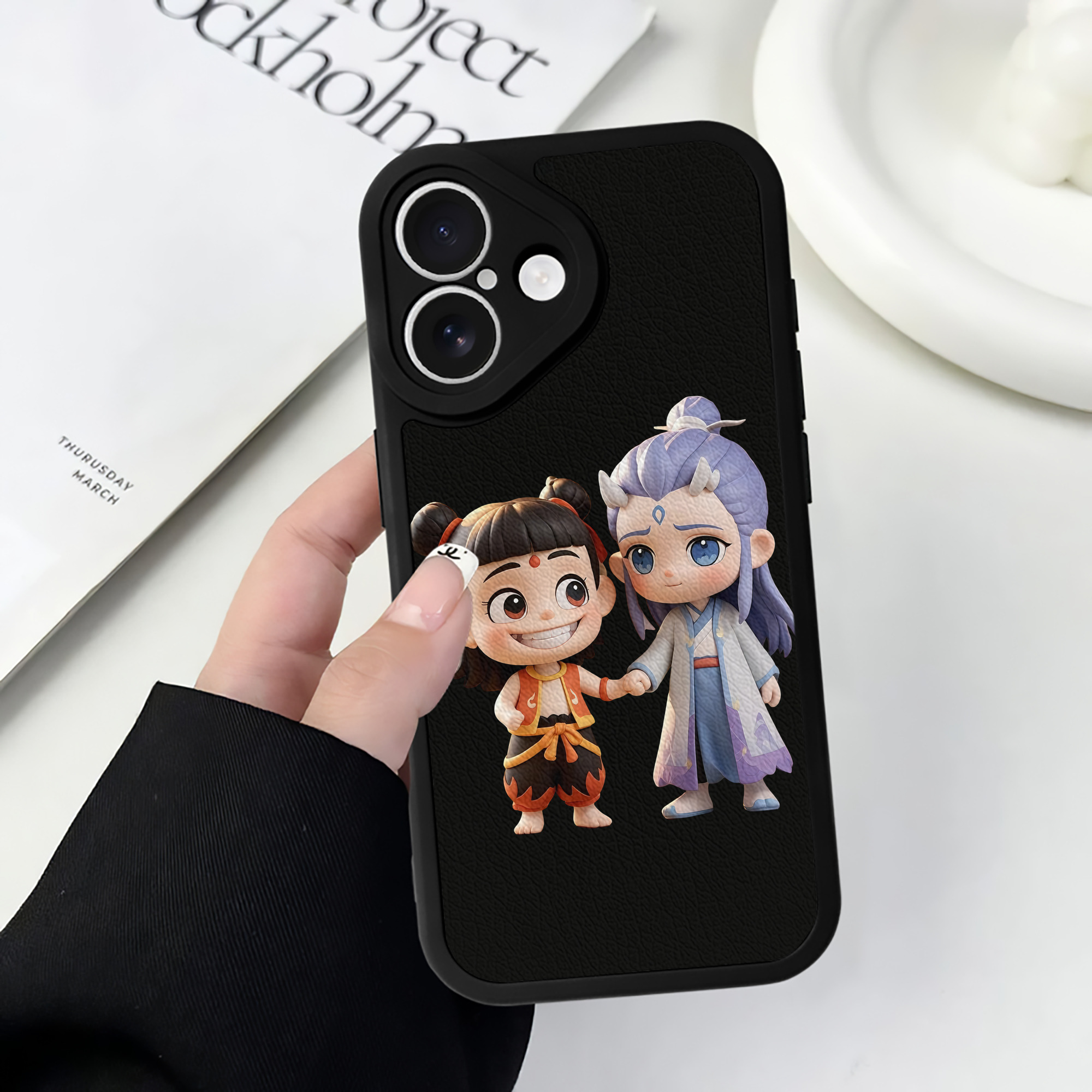 （画像用） Ne Zha 2 ナタ 魔童の大暴れ 【iPhone 16シリーズ対応】シリコンスマホケース（レザー調） 材質：シリコン